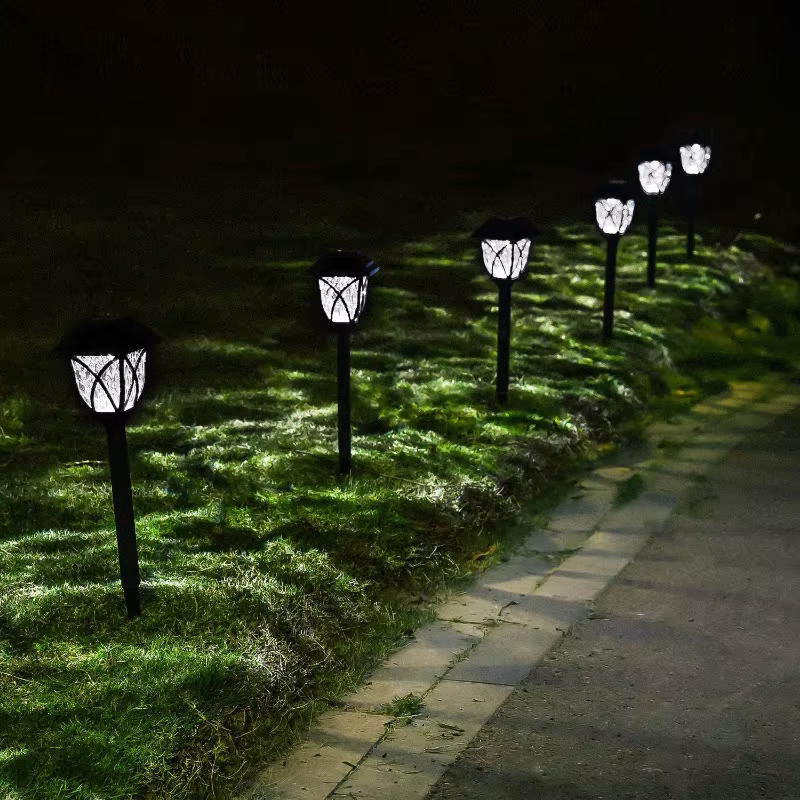 Solarna lampa za dvorište – Set od 6 Komada